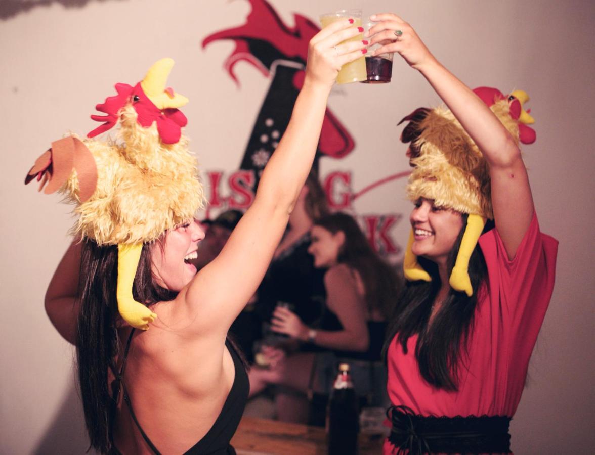 Rising Cock Party Hostel Lagos Extérieur photo